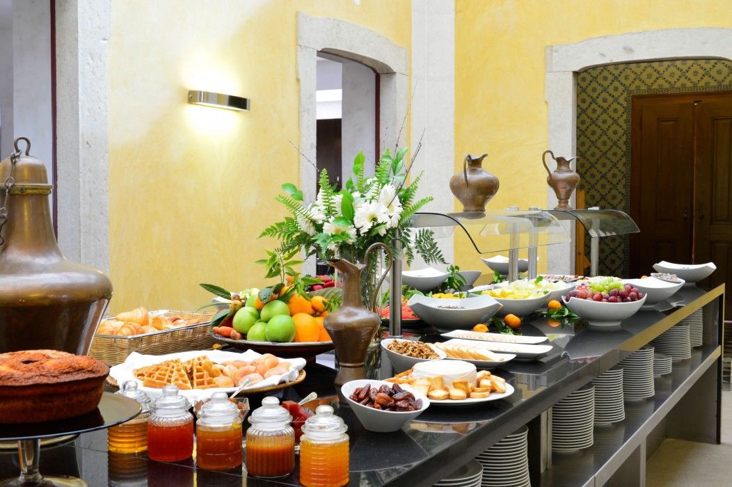 Pousada Palacio De Estoi - Small Luxury Hotels Of The World Exterior photo A buffet at a hotel